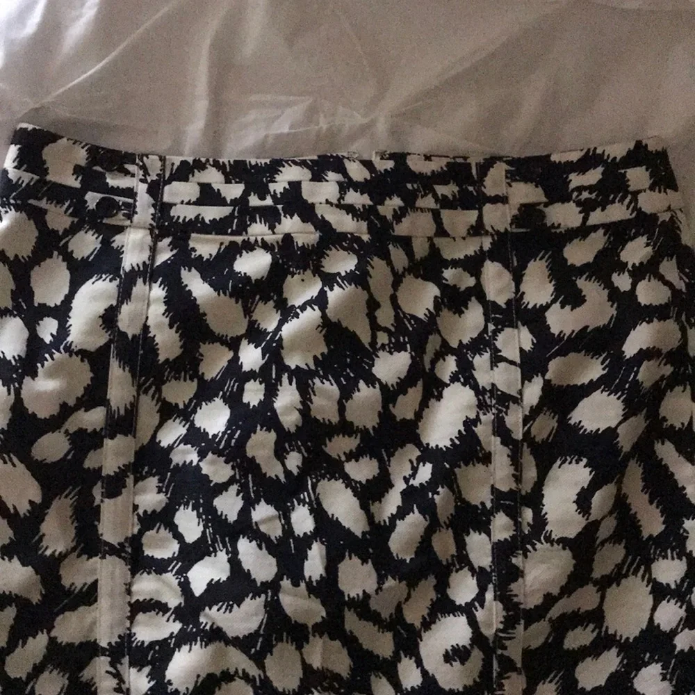 Loft skirt. Size 10. - Picture 3 of 7